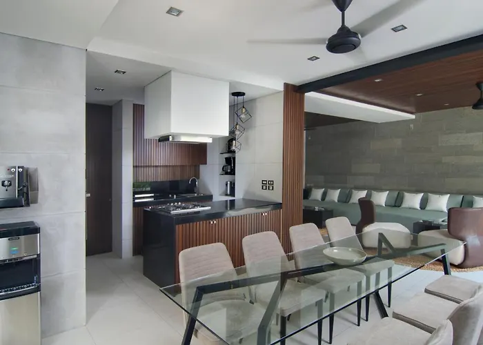 4br Kamis - Minggu Villa Seminyak
