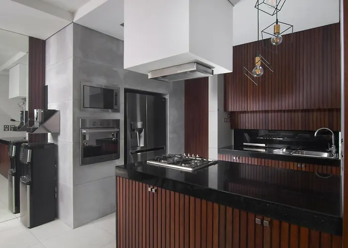 4br Kamis - Minggu