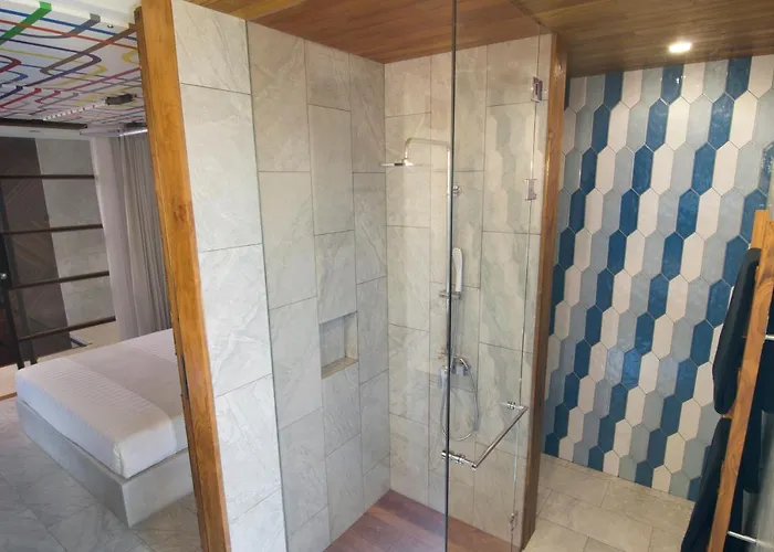 4br Kamis - Minggu *